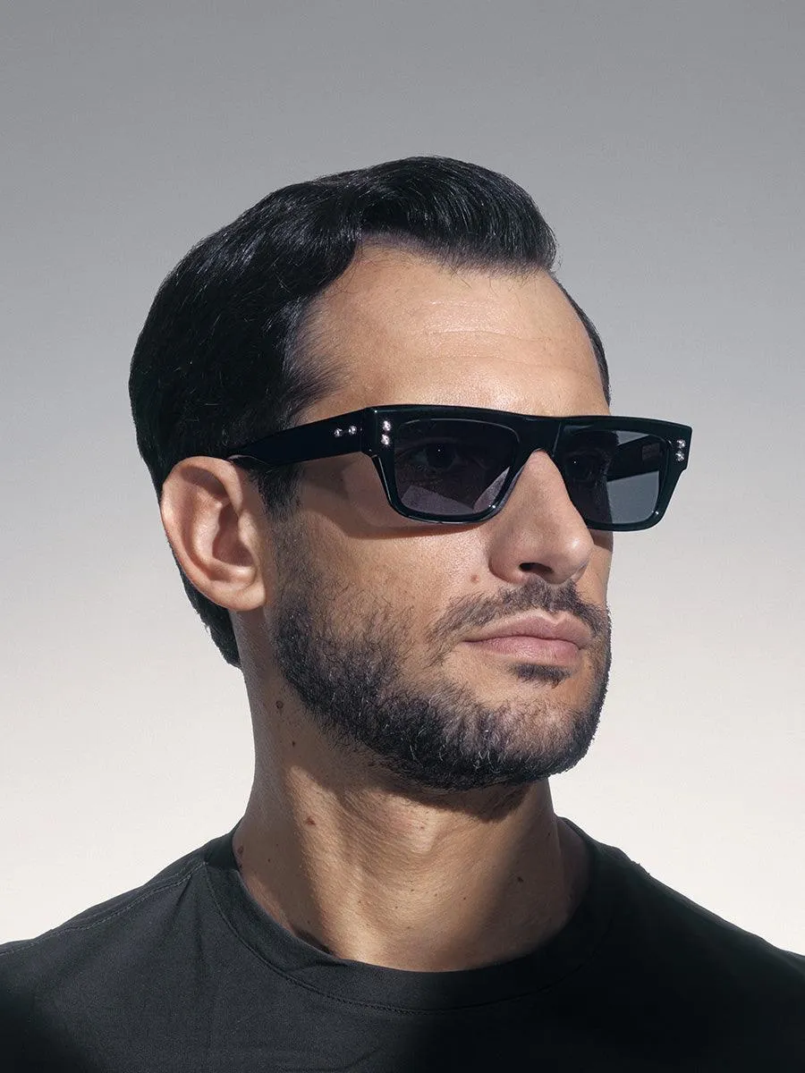 Leo Solid Black sunglasses